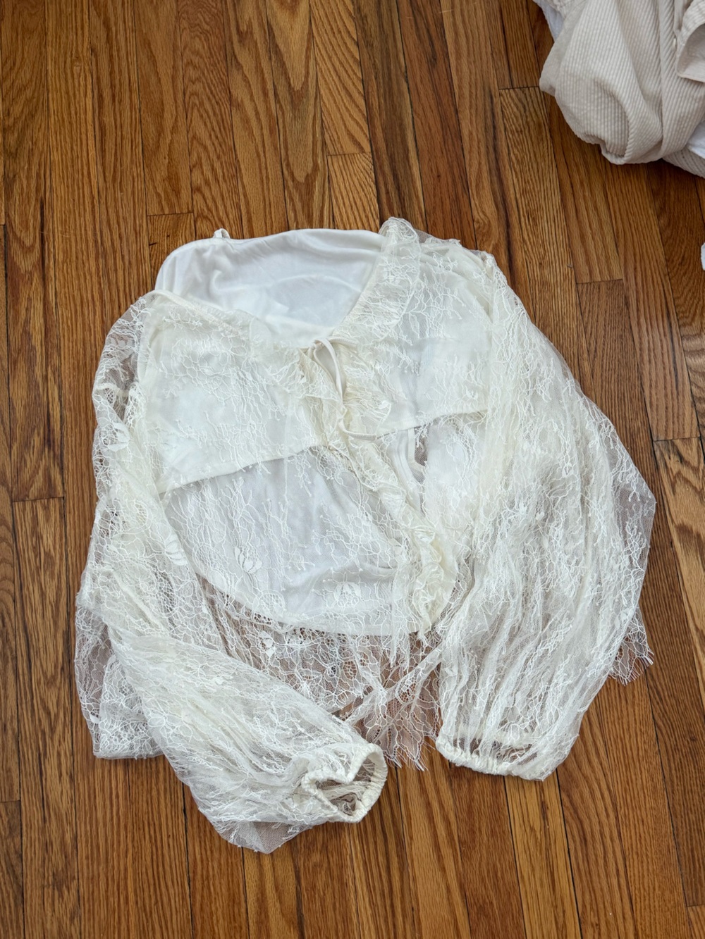 Women's Lace top in Ivory
